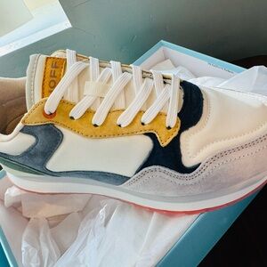 Stylish Women's Sneakers with Multicolor Design